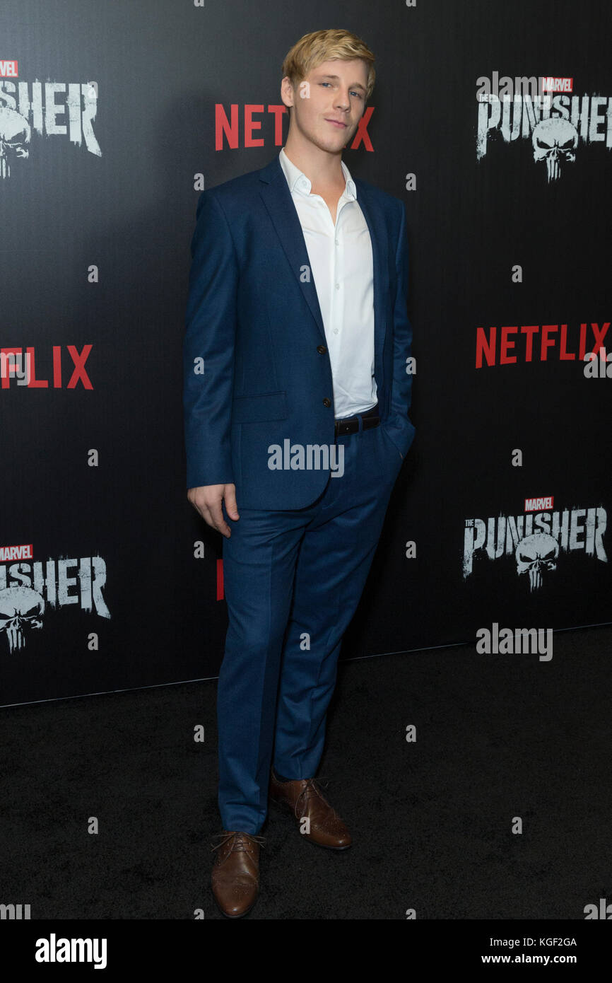 New york, Stati Uniti. 6 nov, 2017. new york, ny - 6 novembre 2017: Daniel webber assiste netflix premiere the punisher da marvel a AMC Loews 34th street credit: lev radin/alamy live news Foto Stock