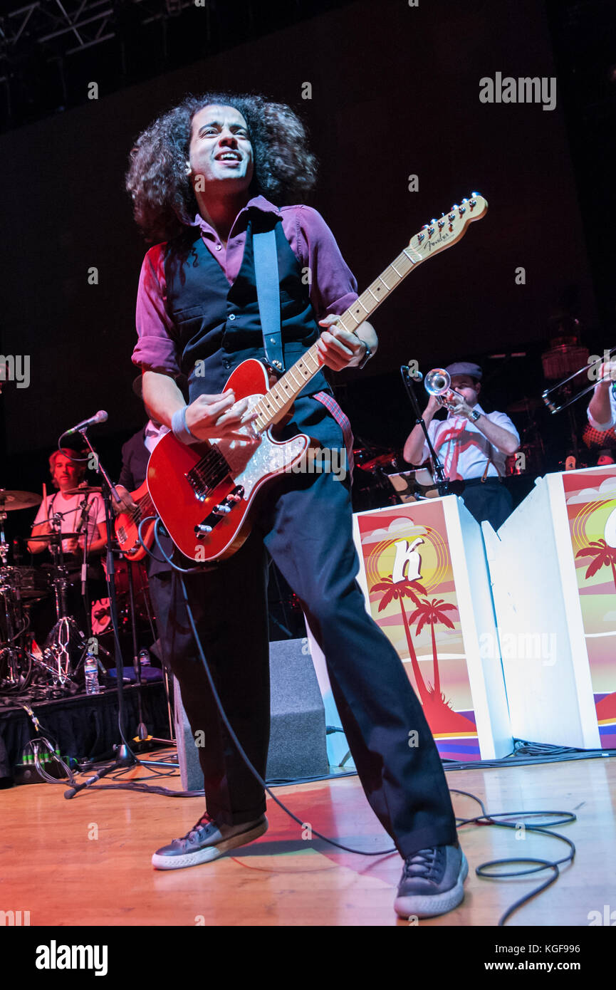Birmingham, Regno Unito. 6 novembre 2017. Kid Creole & The Coconuts sostengono ABC alla Symphony Hall di Birmingham. Crediti: Ken Harrison/Alamy Live News Foto Stock