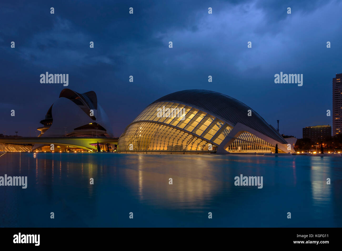 Ciutat de les Arts i les Ciències, Valencia, Spagna, al semaforo blu Foto Stock