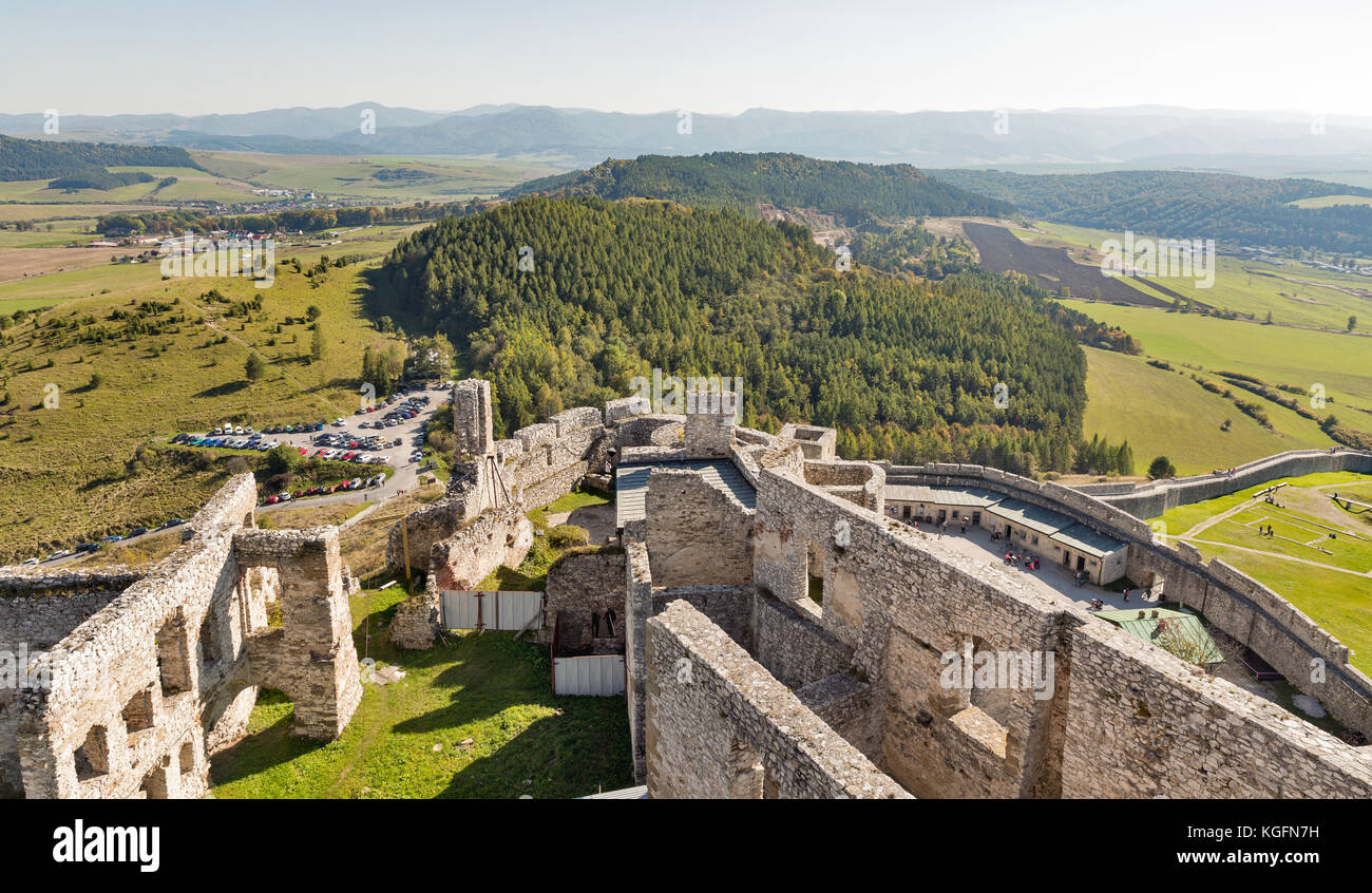 Vista aerea dal castello di Spis. monumento culturale nazionale UNESCO, è uno dei castelli più grandi in Europa centrale. Foto Stock