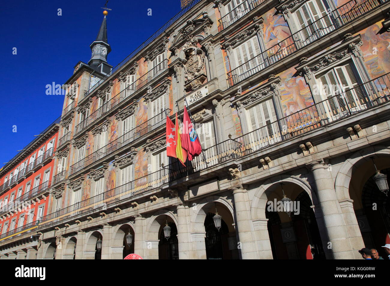 Plaza Mayor, Madrid, Spagna progettato 1619 Juan Gómez de Mora piazza centrale di attrazione turistica nel cuore della città Foto Stock