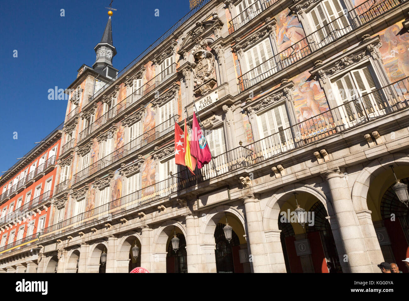 Plaza Mayor, Madrid, Spagna progettato 1619 Juan Gómez de Mora piazza centrale di attrazione turistica nel cuore della città Foto Stock