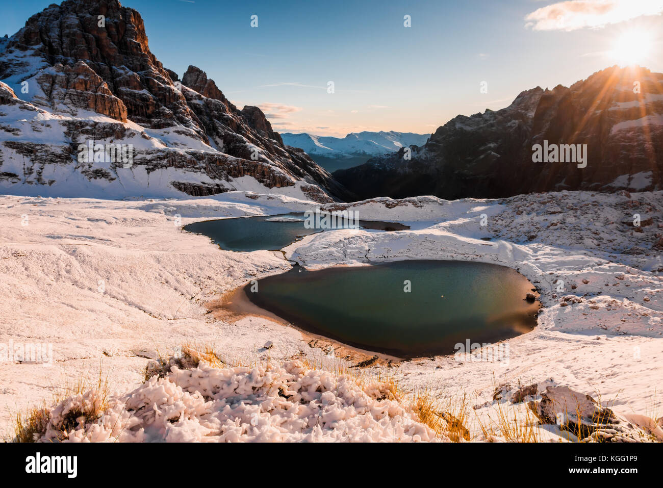 Lago di montagna nelle Alpi dolomitiche Foto Stock