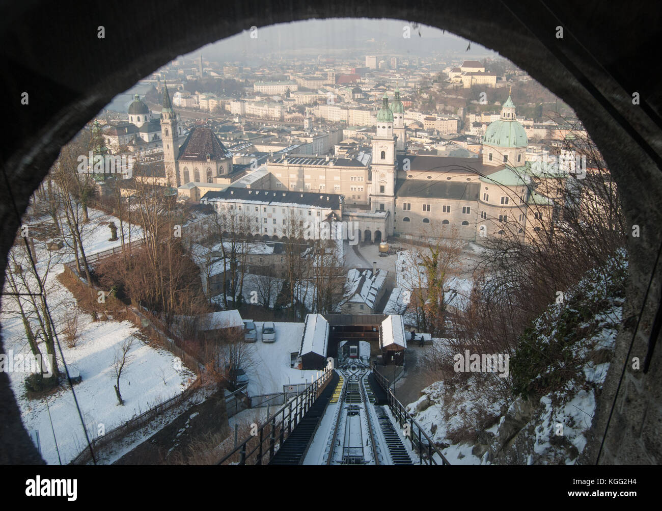 Salisburgo in Inverno. vista dalla funicolare, vista da sopra Foto Stock