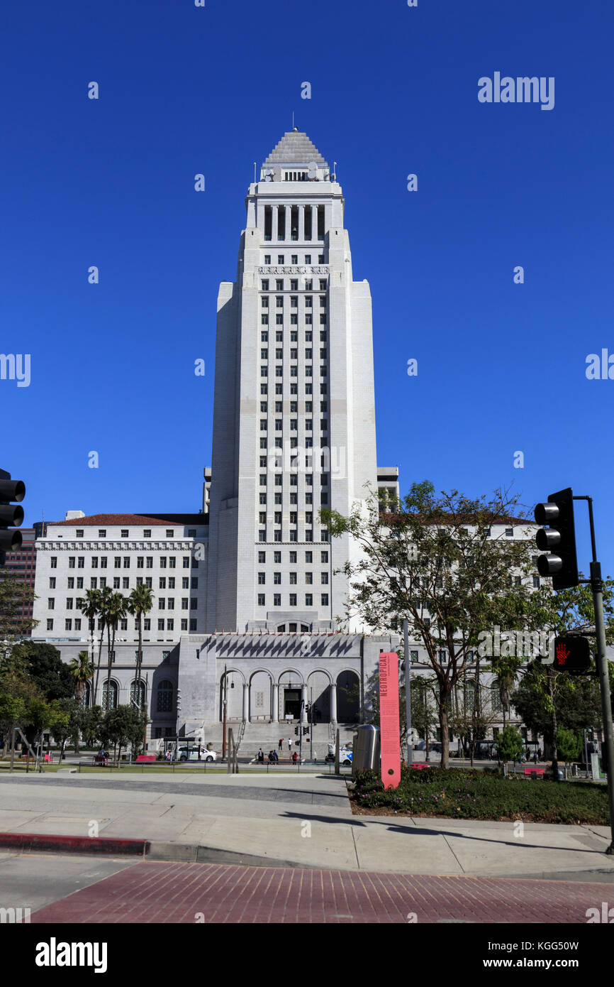 City Hall di Los Angeles visto attraverso il Grand Park La dal N Broadway Foto Stock