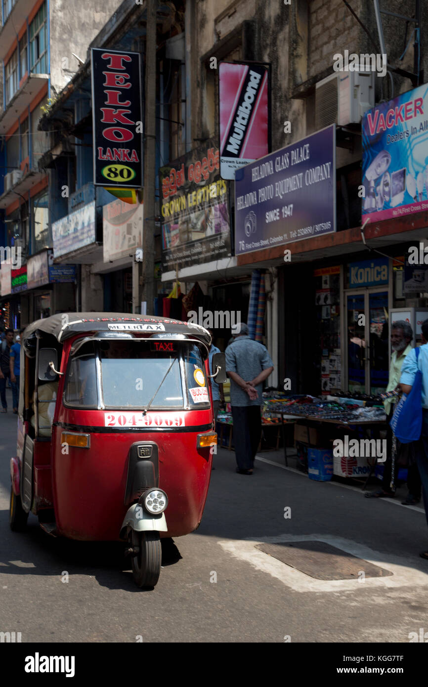 Il Pettah Colombo Sri Lanka primo Cross Street Tuk Tuk Foto Stock