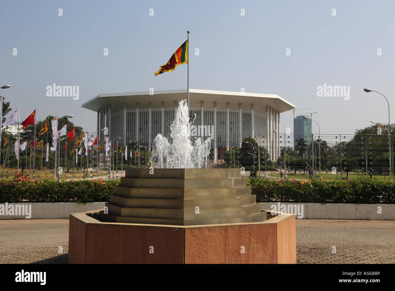 Bandaranaike memorial International Conference hall e fontana giardini di cannella colombo sri lanka Foto Stock