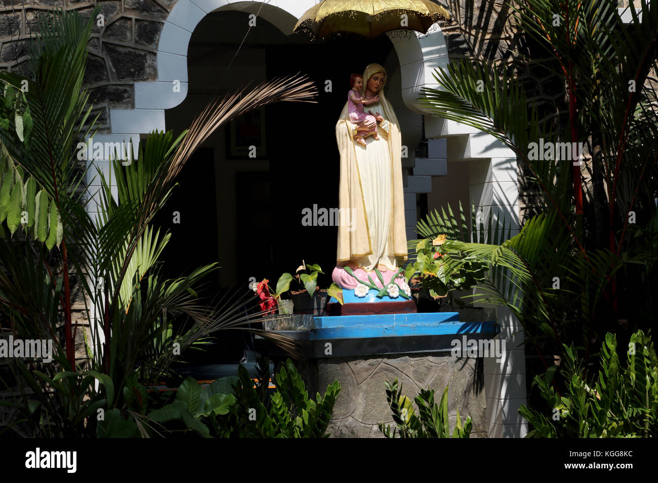 Basilica di Nostra Signora di Lanka tewatte ragama sri lanka statua della Vergine Maria e il bambino Foto Stock