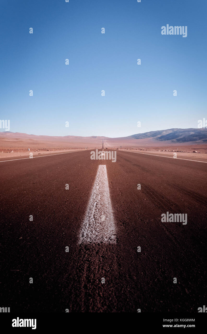 Strada nel deserto di Atacama, Cile Foto Stock