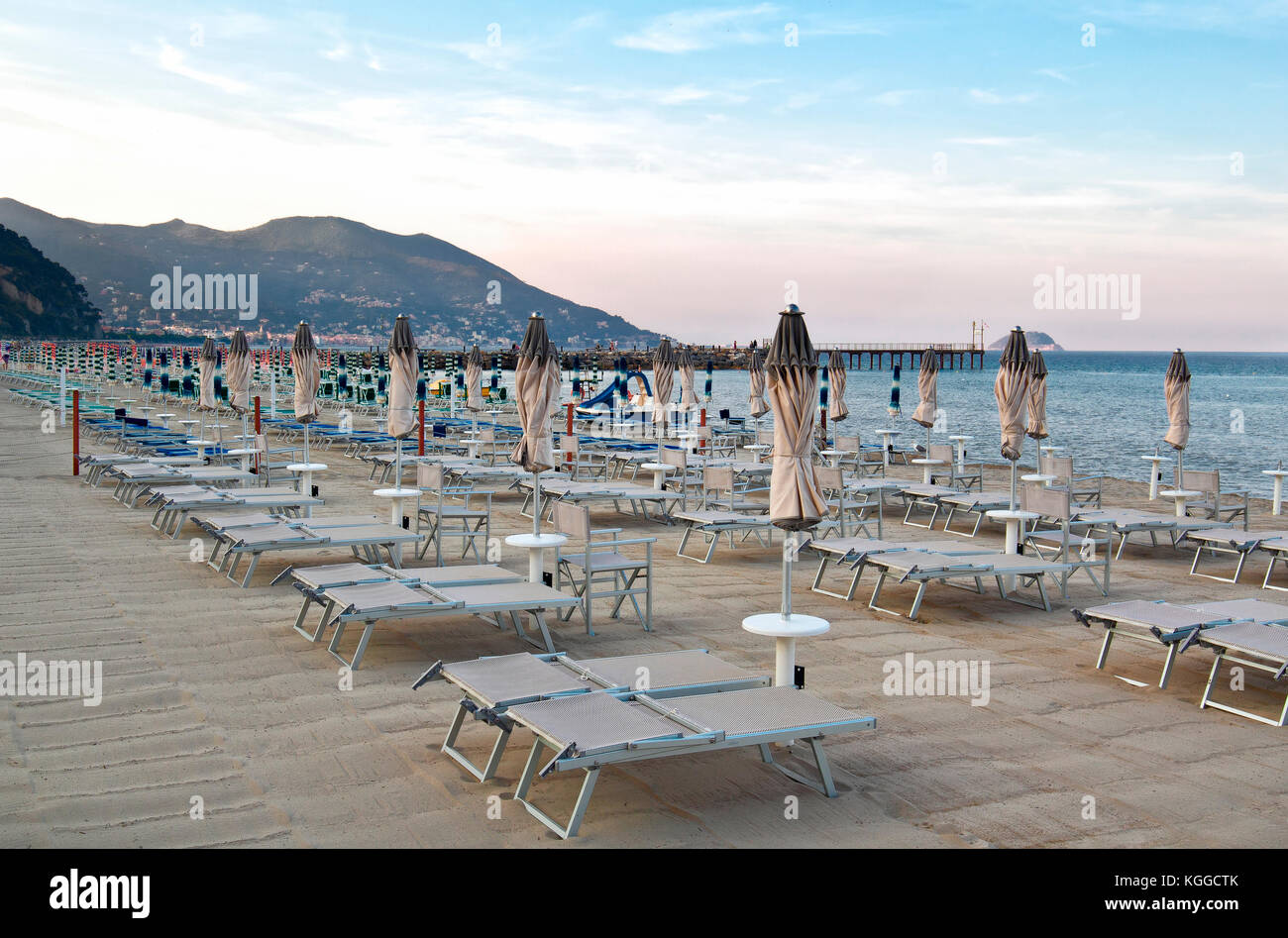 Bellissima spiaggia in Liguria nella città di Laigueglia ---------imperia, im, liguria, Italia - 17 giugno 2017: bella spiaggia ligure della Città di Laigueglia, Foto Stock