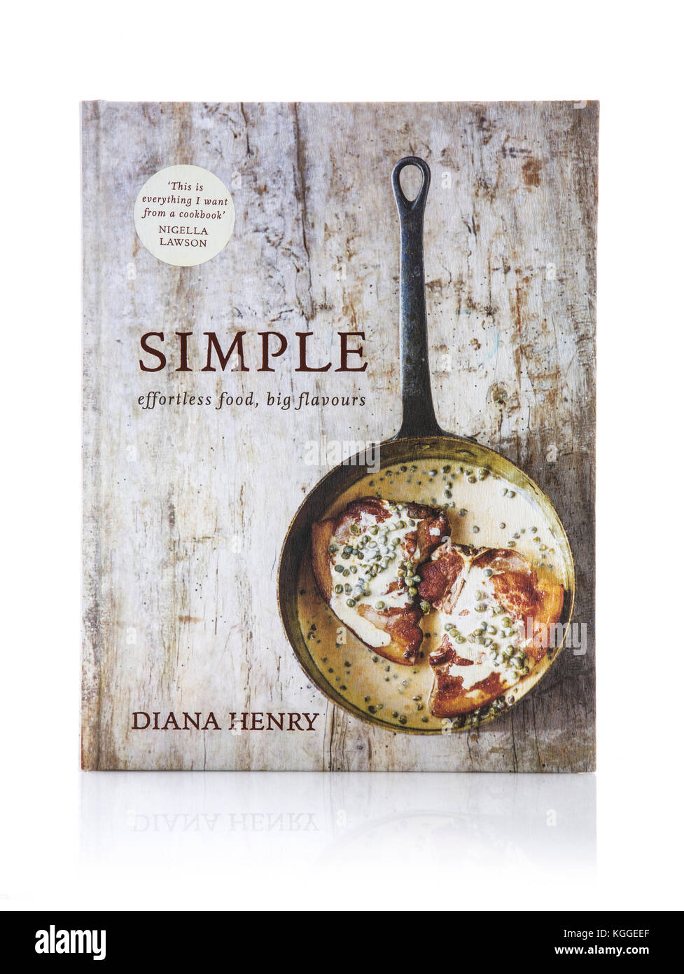 Swindon, Regno Unito - 7 novembre 2017: diana henry semplice cucinare libro su uno sfondo bianco, cibo semplice, GRANDI AROMI Foto Stock