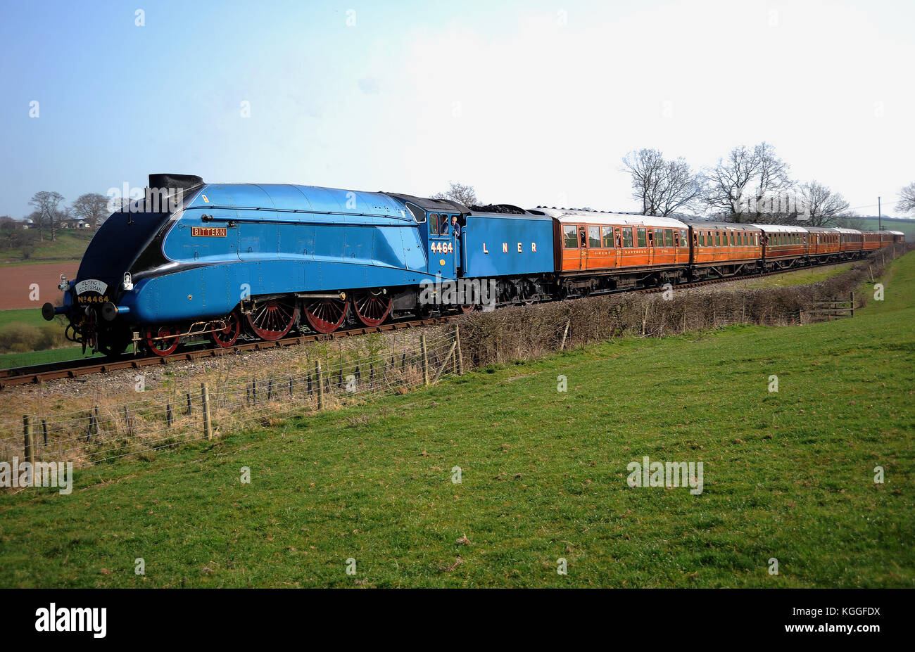 4464 "tarabuso' lascia hampton loade con un kidderminster - bridgnorth servizio. Severn Valley Railway. Foto Stock