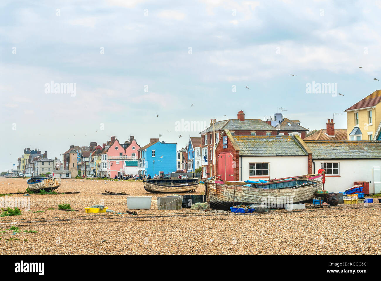 Lungomare di Aldeburgh, una città costiera di Suffolk, East Anglia, Inghilterra Foto Stock