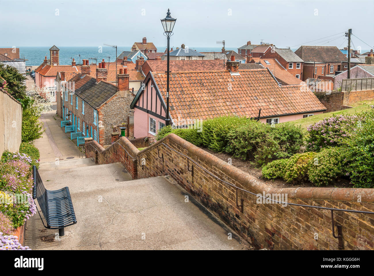 Lungomare di Aldeburgh, una città costiera di Suffolk, East Anglia, Inghilterra Foto Stock