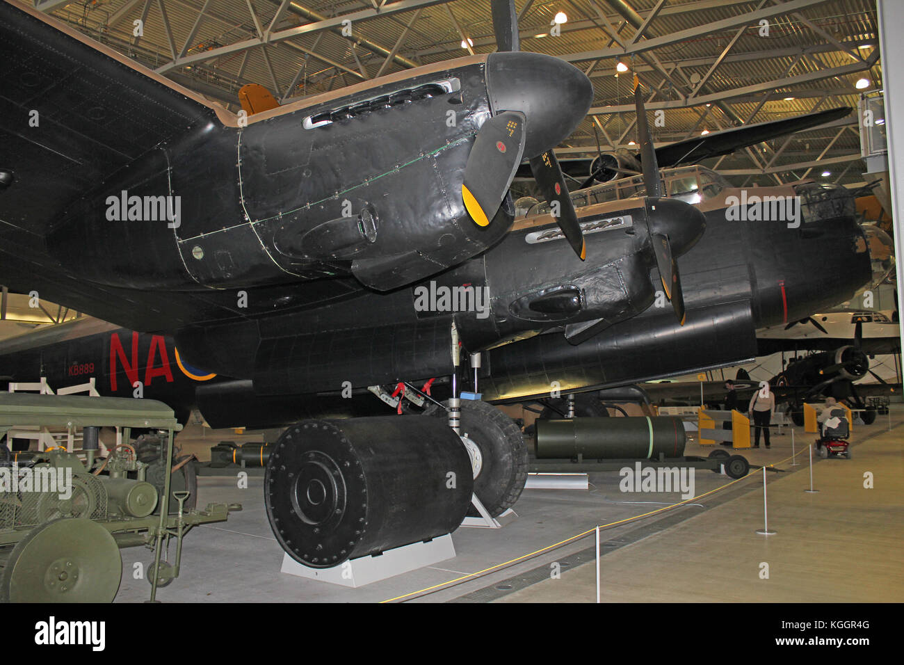 Dam Busters Bouncing Bomb. Progettato da Sir Barnes Wallis e abbandonato sulle infrastrutture idriche industriali naziste dai Lancaster Bombers guidati da Guy Gibson Foto Stock