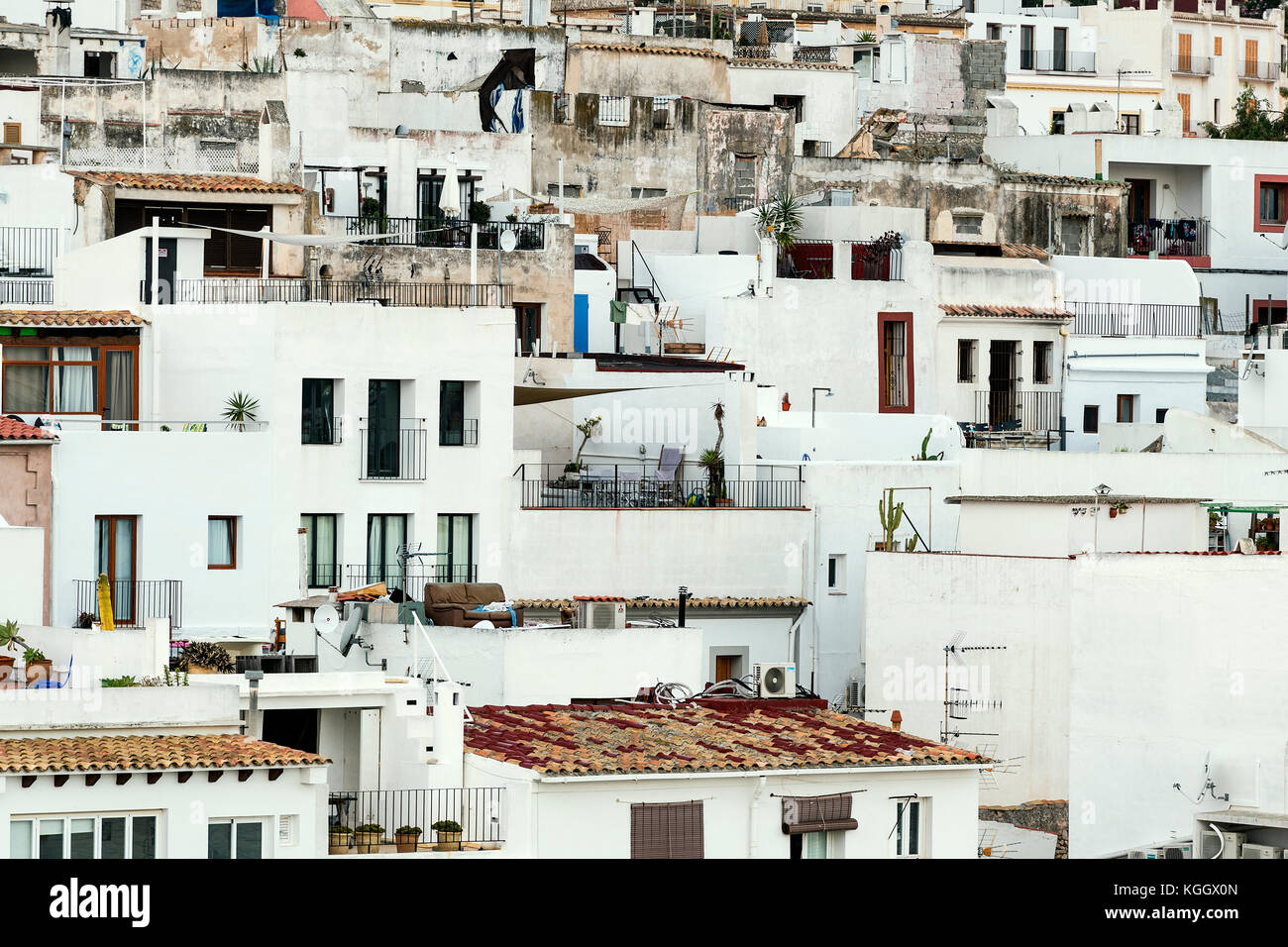 Affollati condomini nella città di Ibiza Ibiza, isole Baleari, Spagna. Foto Stock