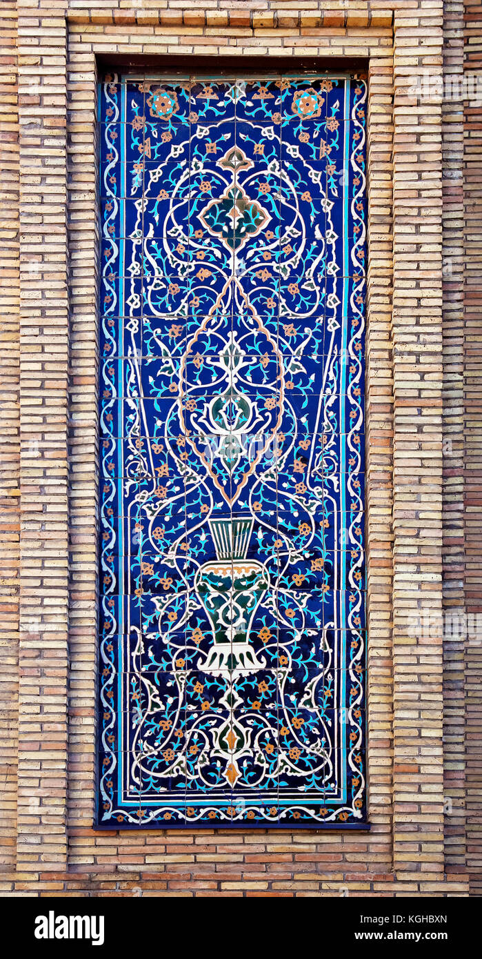 Antico mosaico orientale sulla parete, Uzbekistan Foto Stock