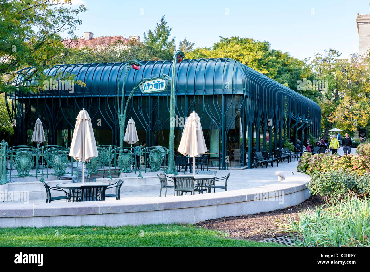 Hector Guimard artwork presso il Padiglione Cafe presso la Galleria Nazionale di Arte Scultura Giardino a Washington DC, Stati Uniti d'America, Stati Uniti d'America. Foto Stock