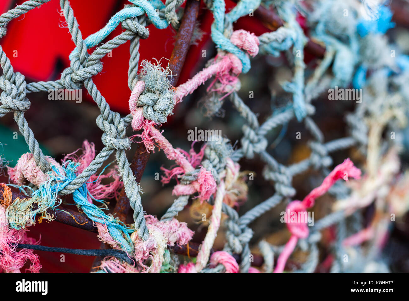 Corda colorati su cray pentole presi all'Apollo Bay Marina, situato sul Great Ocean Road, Victoria Foto Stock