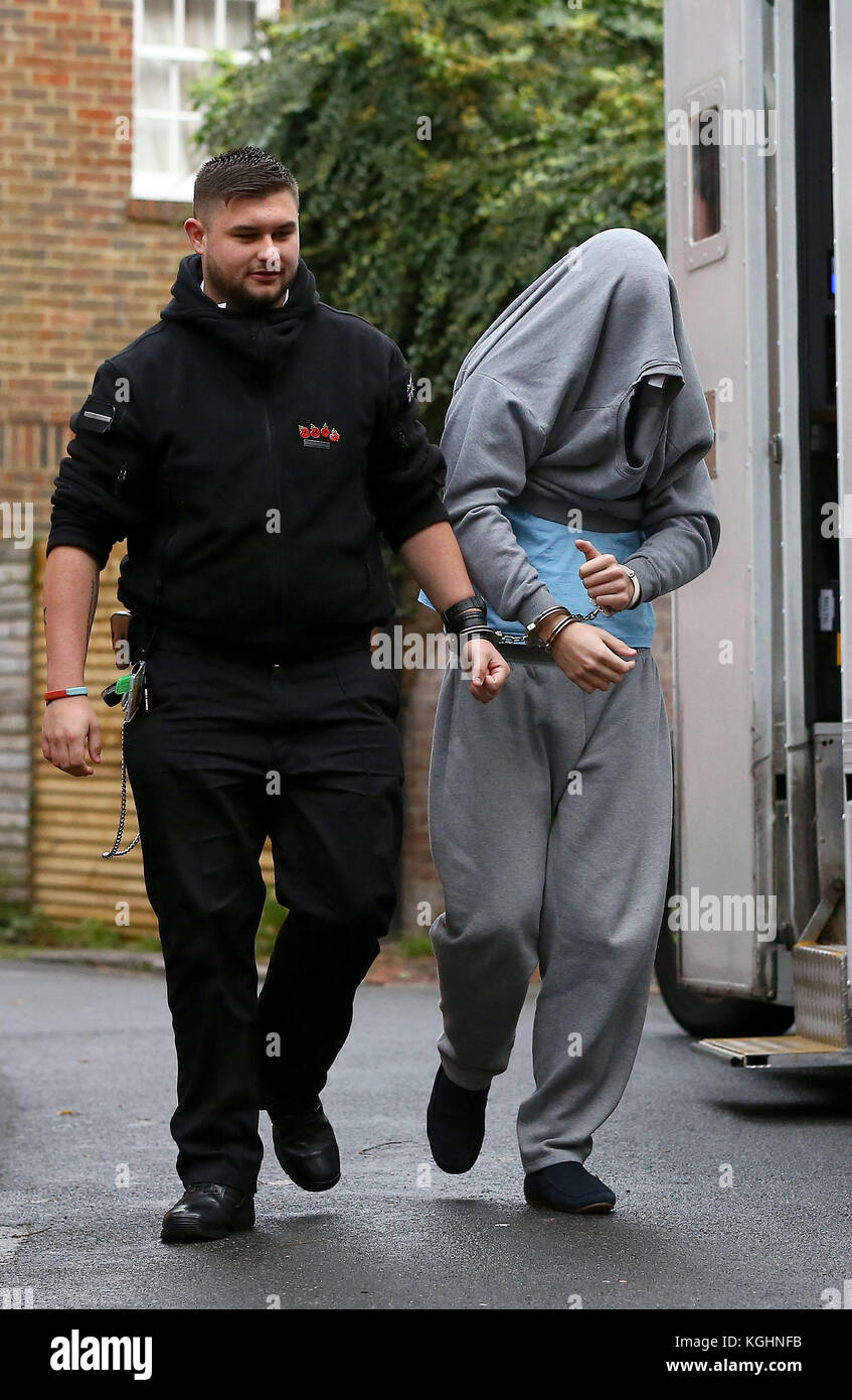 Lewes Crown Court, UK. 8 Novembre, 2017. Daryll Rowe arriva a Lewes Crown Court. Foto di James Boardman/immagini con teleobiettivo Foto Stock