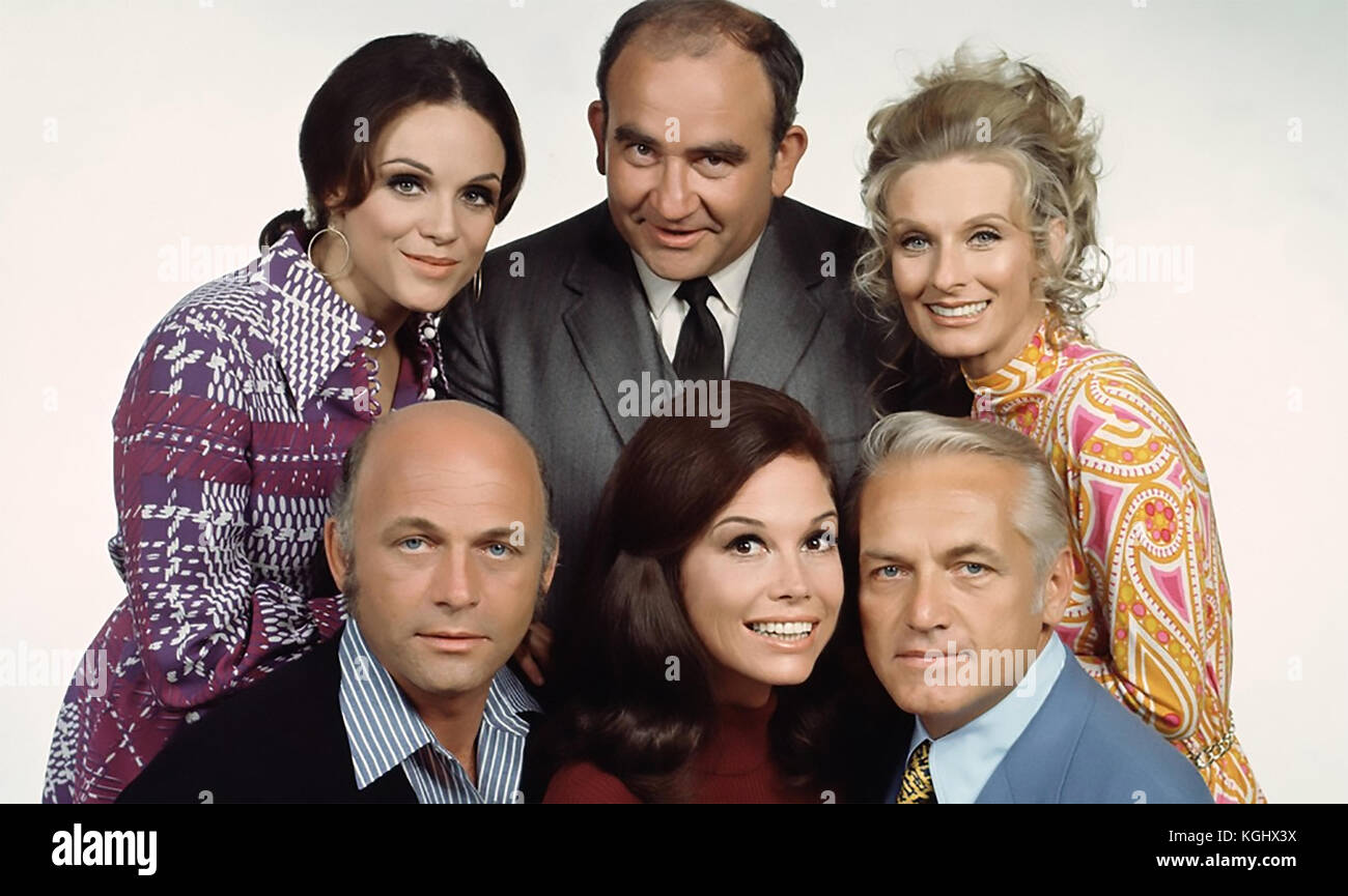 MARY TYLER MOORE SHOW CBD TV SITCOM SERIE 1970-1977. Da Sinistra In Alto: Valerie Harper, Ed Asner, Cloris Leachman, In Basso: Gavin Macleod, Mary Tyler Moore, Ted Knight. Foto Stock