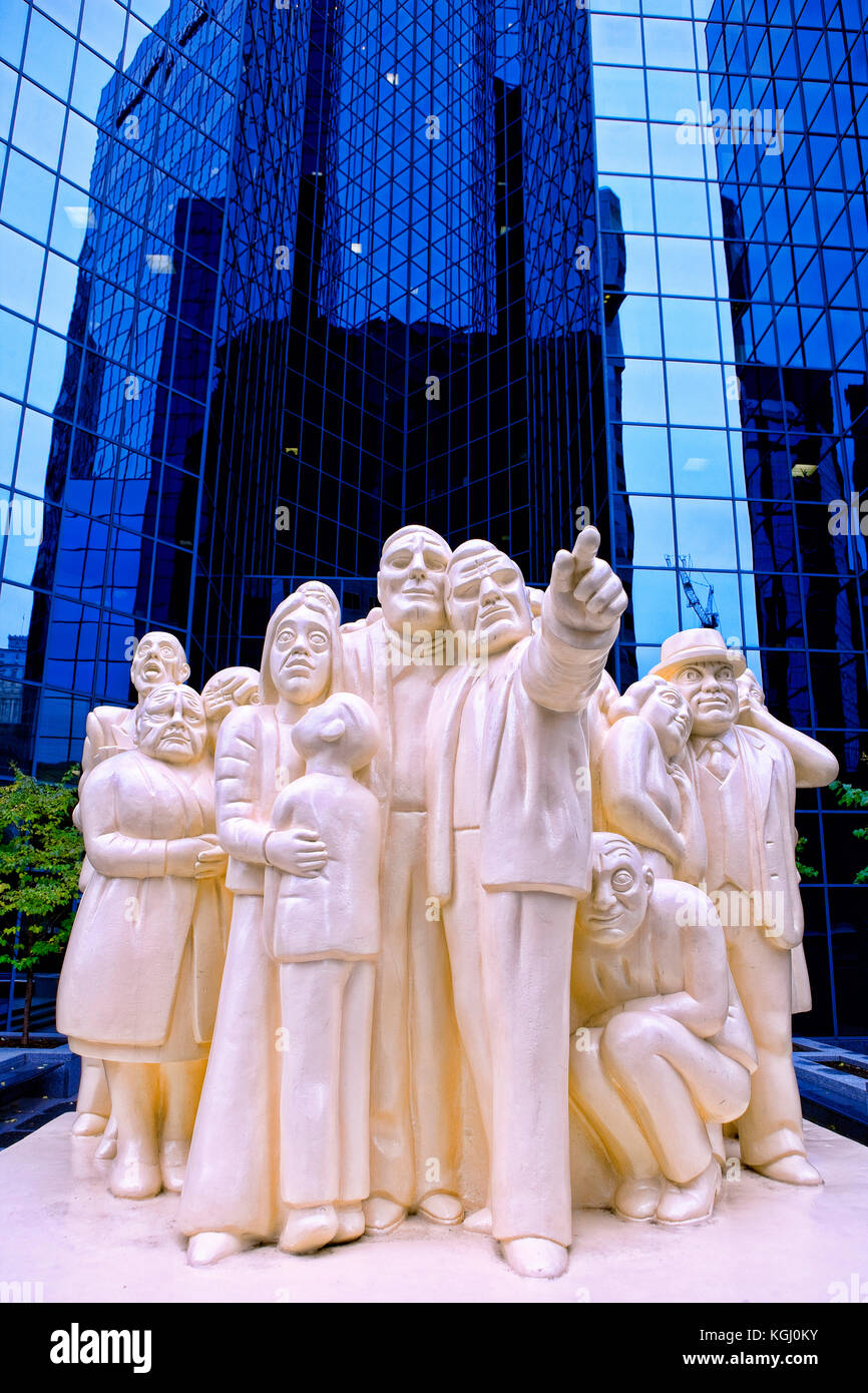 'La foule illuminee' statua da Raymond mason Foto Stock