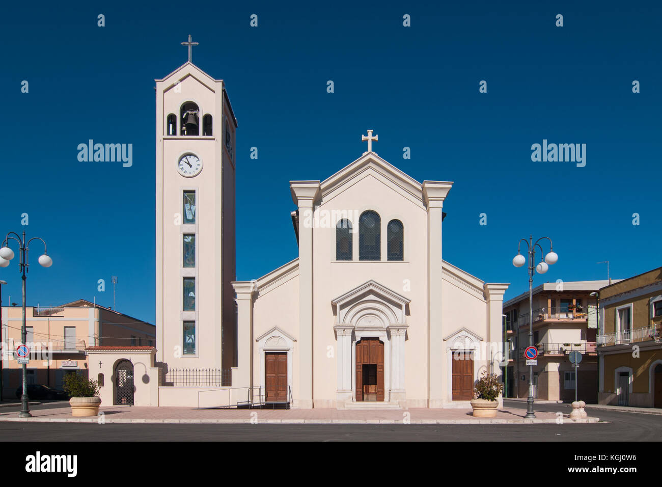 La chiesa del villaggio di Poggiorsini, Italia. poggiorsini fu feudo della famiglia Orsini che diedero il loro nome al paese. è il più piccolo dei ci Foto Stock