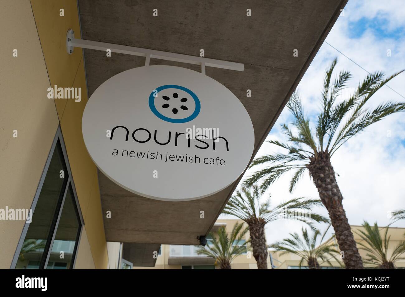 Segno per nutrire, con lo slogan "lettura un ebreo newish cafe', un ristorante kosher nella Silicon Valley, palo Alto, California, 20 settembre 2017. () Foto Stock