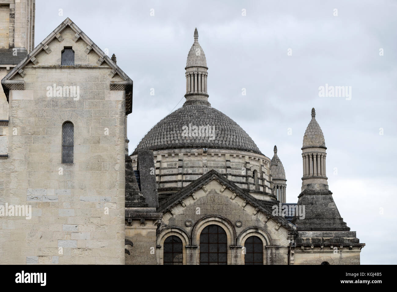 Vista sulla strada di Cathédrale Saint-Front, Cattedrale di Périgueux, dipartimento della Dordogna a Nouvelle-Aquitaine, Francia. Foto Stock