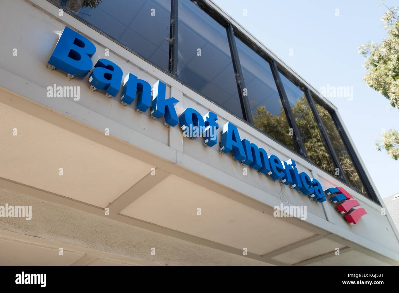 Segnaletica presso la filiale di North Berkeley della Bank of America, Berkeley, California, 6 ottobre 2017. () Foto Stock