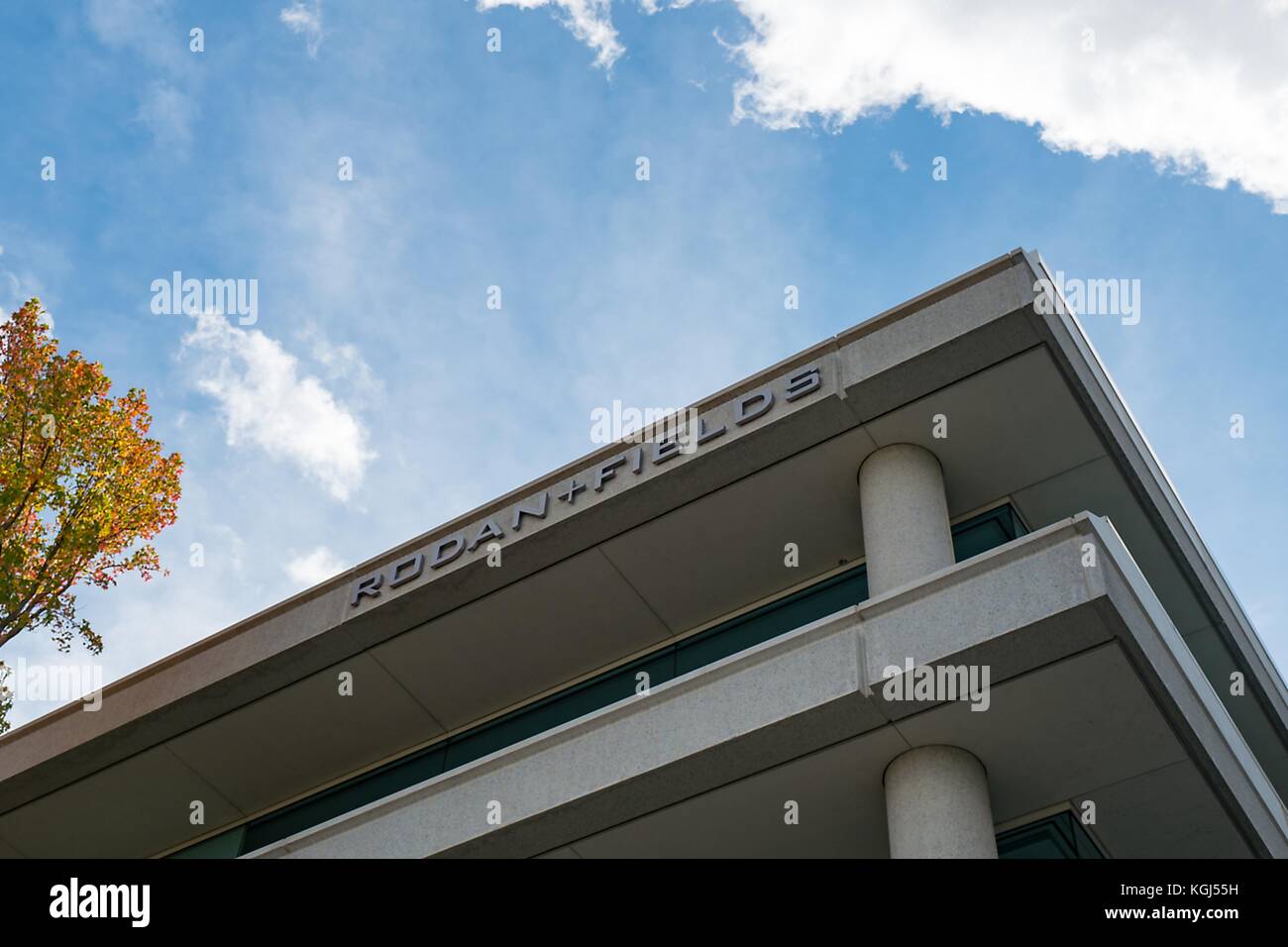 Segno sulla facciata di ufficio di prodotti per la dermocosmesi manufacturing company rodan e campi del vescovo ranch office park a San Ramon, California, 20 ottobre 2017. () Foto Stock