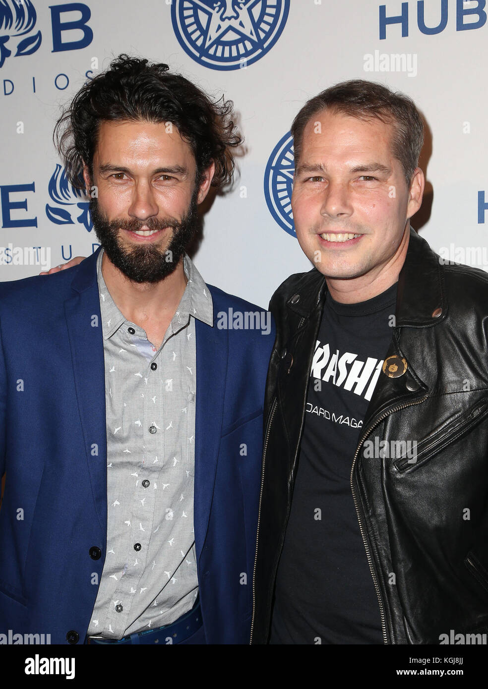 Los Angeles, California, Stati Uniti. 7th novembre 2017. Tom Franco, Shepard Fairey, alla Photo Op For Hulu's 'Bewebe Giant at The Theatre at Ace Hotel di Los Angeles, California, il 7 novembre 2017. Credit: Mediapunch Inc/Alamy Live News Foto Stock