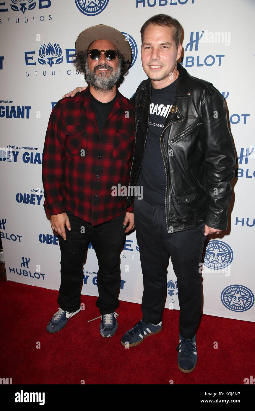 Los Angeles, California, Stati Uniti. 7th novembre 2017. Il Sig. Brainwash, Shepard Fairey, alla Photo Op For Hulu's 'Oobbedite Giant at The Theatre at Ace Hotel di Los Angeles, California, il 7 novembre 2017. Credit: Mediapunch Inc/Alamy Live News Foto Stock