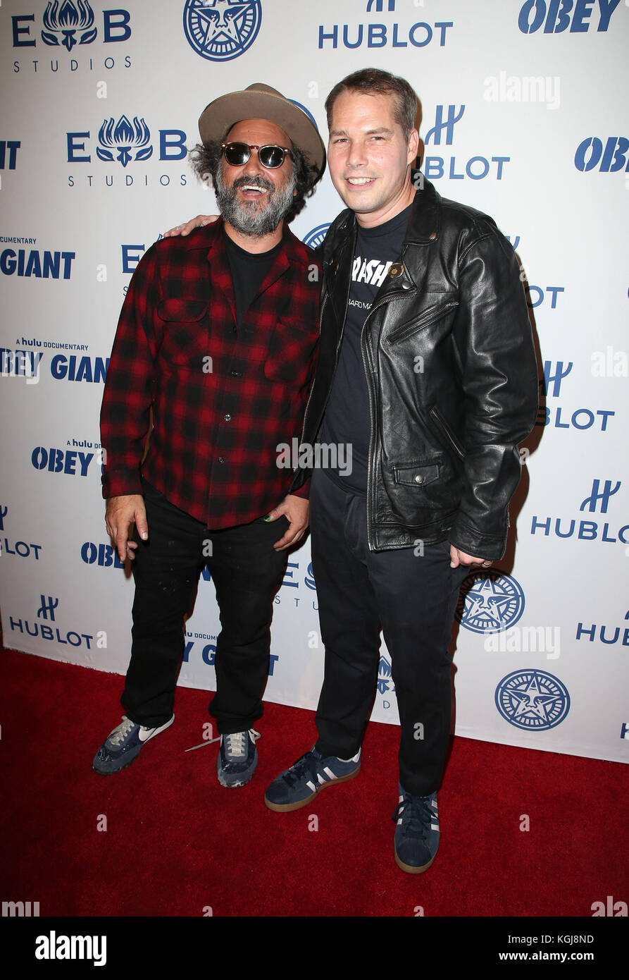 Los Angeles, California, Stati Uniti. 7th novembre 2017. Il Sig. Brainwash, Shepard Fairey, alla Photo Op For Hulu's 'Oobbedite Giant at The Theatre at Ace Hotel di Los Angeles, California, il 7 novembre 2017. Credit: Mediapunch Inc/Alamy Live News Foto Stock