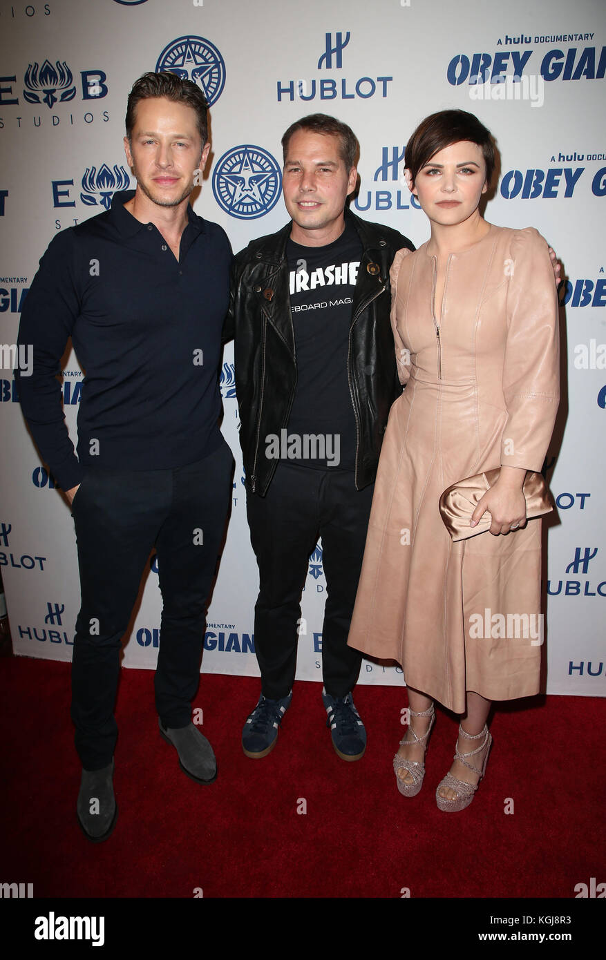 Los Angeles, California, Stati Uniti. 7th novembre 2017. Josh Dallas, Shepard Fairey, Ginnifer Goodwin, al Photo Op Per Hulu's 'Bewebe Giant al Theater at Ace Hotel di Los Angeles, California, il 7 novembre 2017. Credit: Mediapunch Inc/Alamy Live News Foto Stock