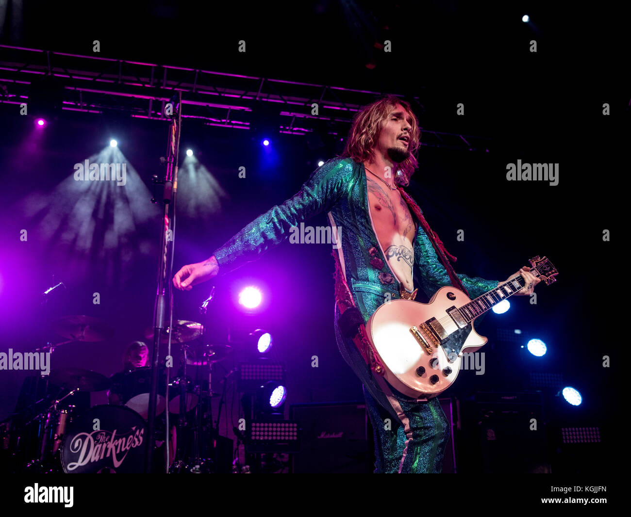 Milano, Italia. 08 nov, 2017. Justin Hawkins esegue con il buio all'Alcatraz Milano Italia 8 novembre 2017 credit: alberto gandolfo/alamy live news Foto Stock