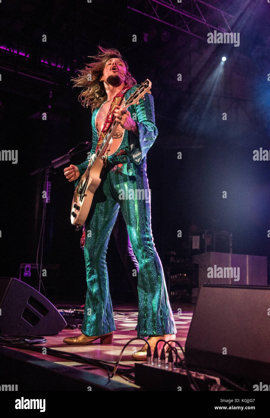 Milano, Italia. 8 novembre 2017. Justin Hawkins si perfeziona con The Darkness ad Alcatraz a Milano, 8 novembre 2017 Credit: Alberto Gandolfo/Alamy Live News Foto Stock