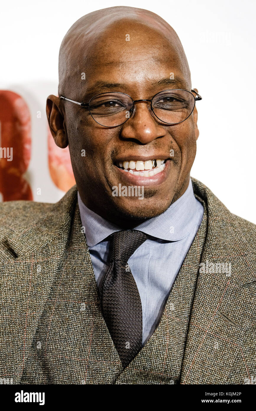 Londra, Regno Unito. 08 Nov, 2017. Arsenal Legend Ian Wright assiste la Premiere mondiale di 89 di Odeon Holloway mercoledì 8 novembre 2017. "89" è un documentario che racconta la storia di Arsenal Football Club il sensazionale titolo vittoria nel 1989. Nella foto: Ian Wright. Credito: Julie Edwards/Alamy Live News Foto Stock