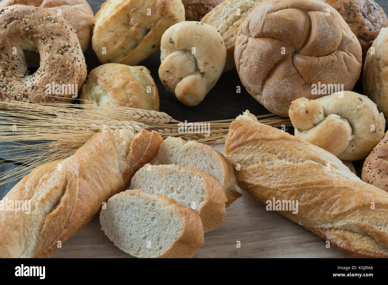 Pane fresco, panini, bagel e baguttes Foto Stock