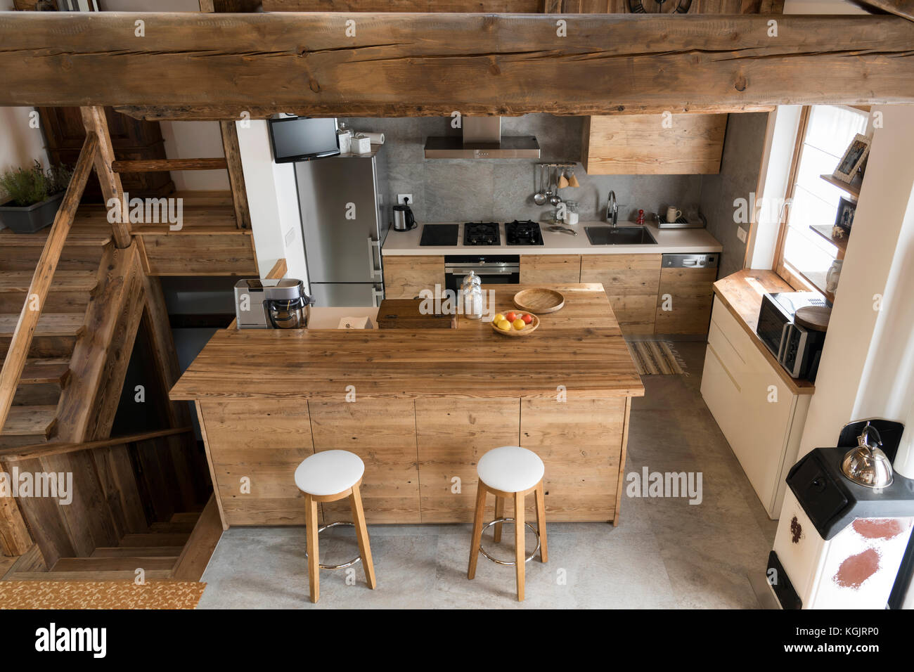 Cucina in legno in stile cottage Foto Stock