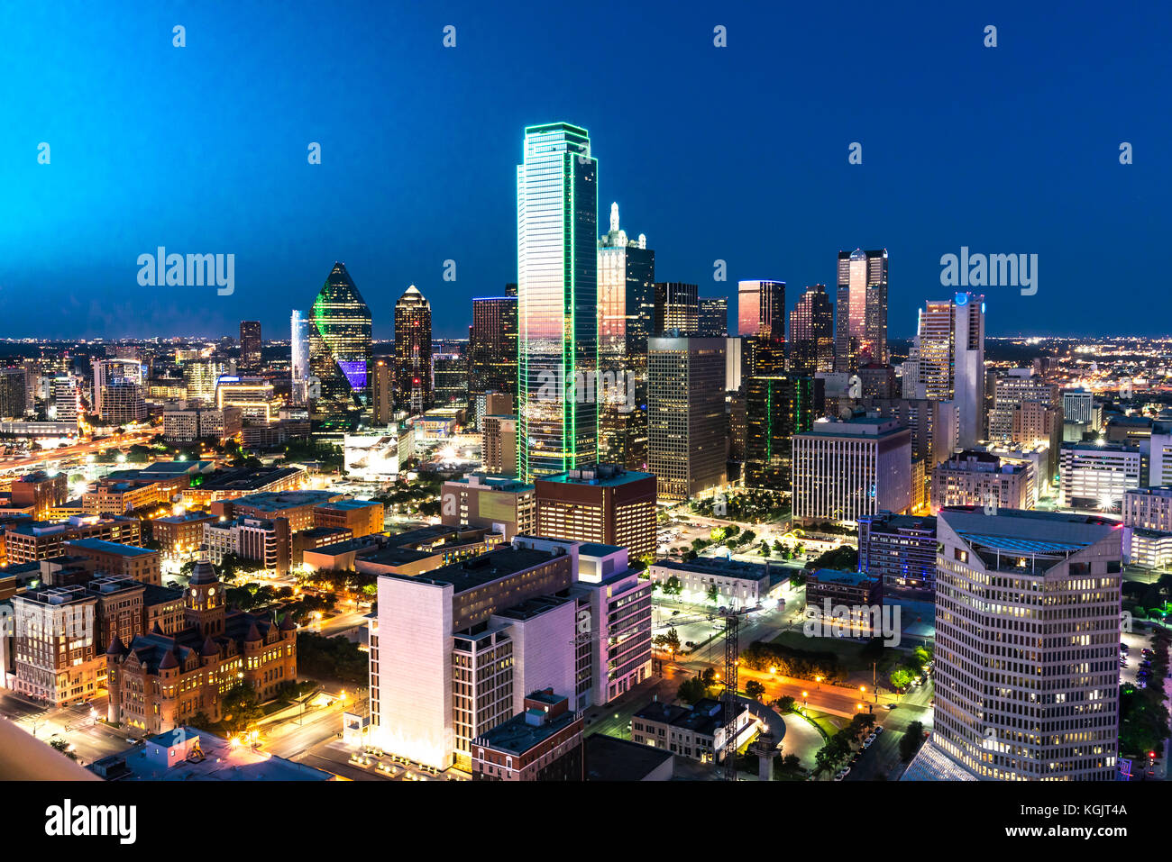 Vista aerea di Dallas, Texas city skyline notturno Foto Stock