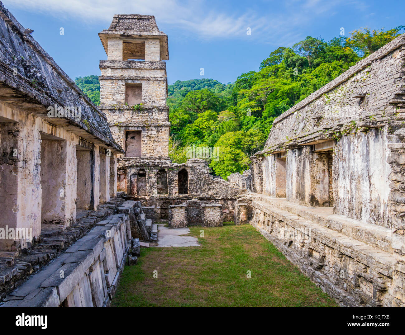 Palenque antiche rovine Maya, il palazzo e la torre di osservazione, Chiapas, Messico Foto Stock