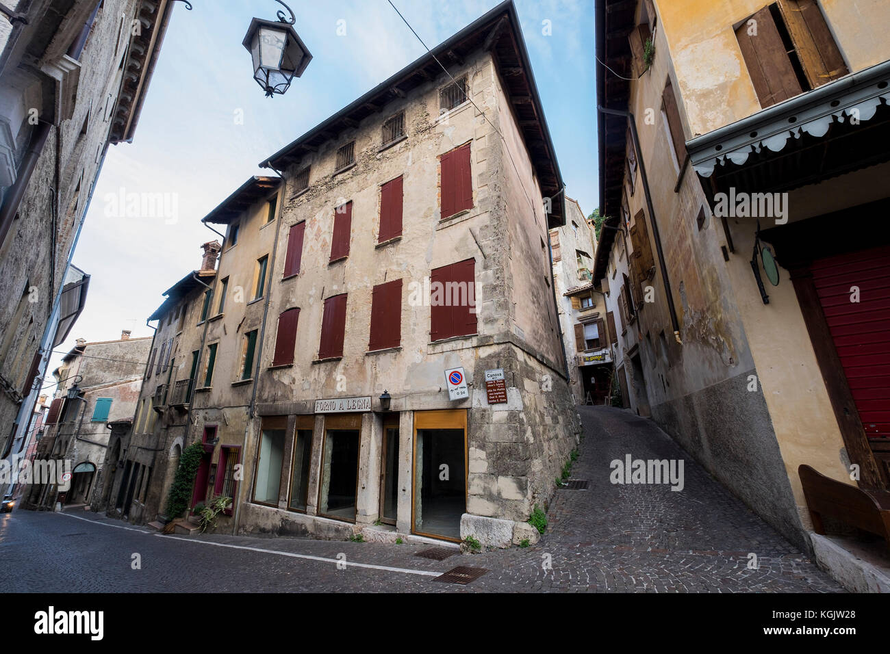 Una vista sul villaggio di Asolo, Italia. Asolo è un comune italiano di 194  abitanti della provincia di Treviso Foto stock - Alamy