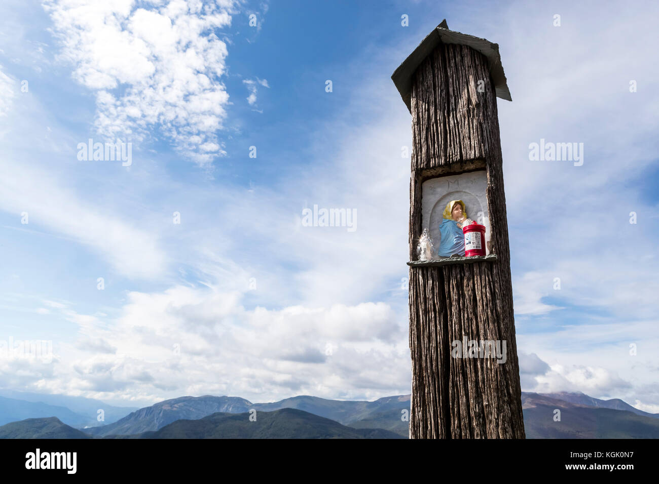 Dettaglio del mountain top religioso santuario, San Pellegrino in Alpe Pass, provincia di Lucca, Italia Foto Stock