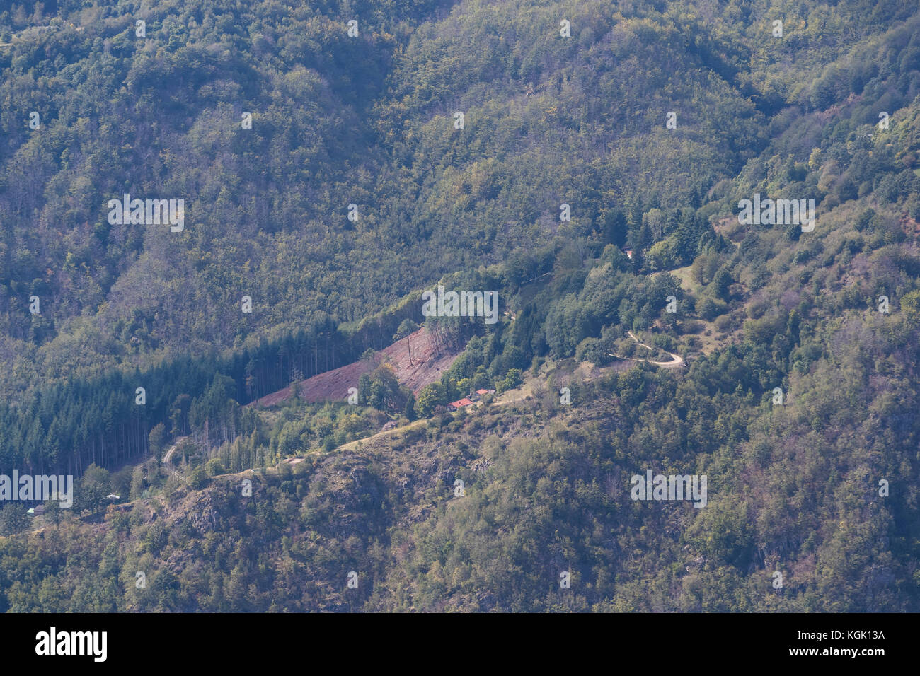 Vista sulle montagne delle Alpi dal San Pellegrino in Alpe Pass, provincia di Lucca, Italia Foto Stock