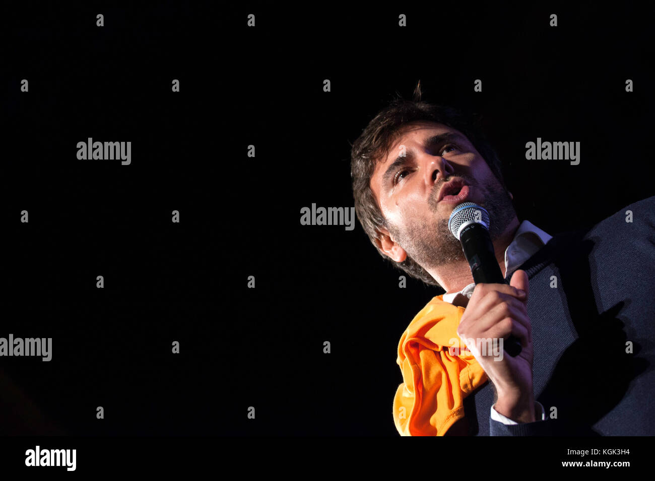Alessandro di battista (m5s) incontra i cittadini a Palermo il 3 novembre 2017 durante la campagna elettorale in Sicilia. Foto Stock