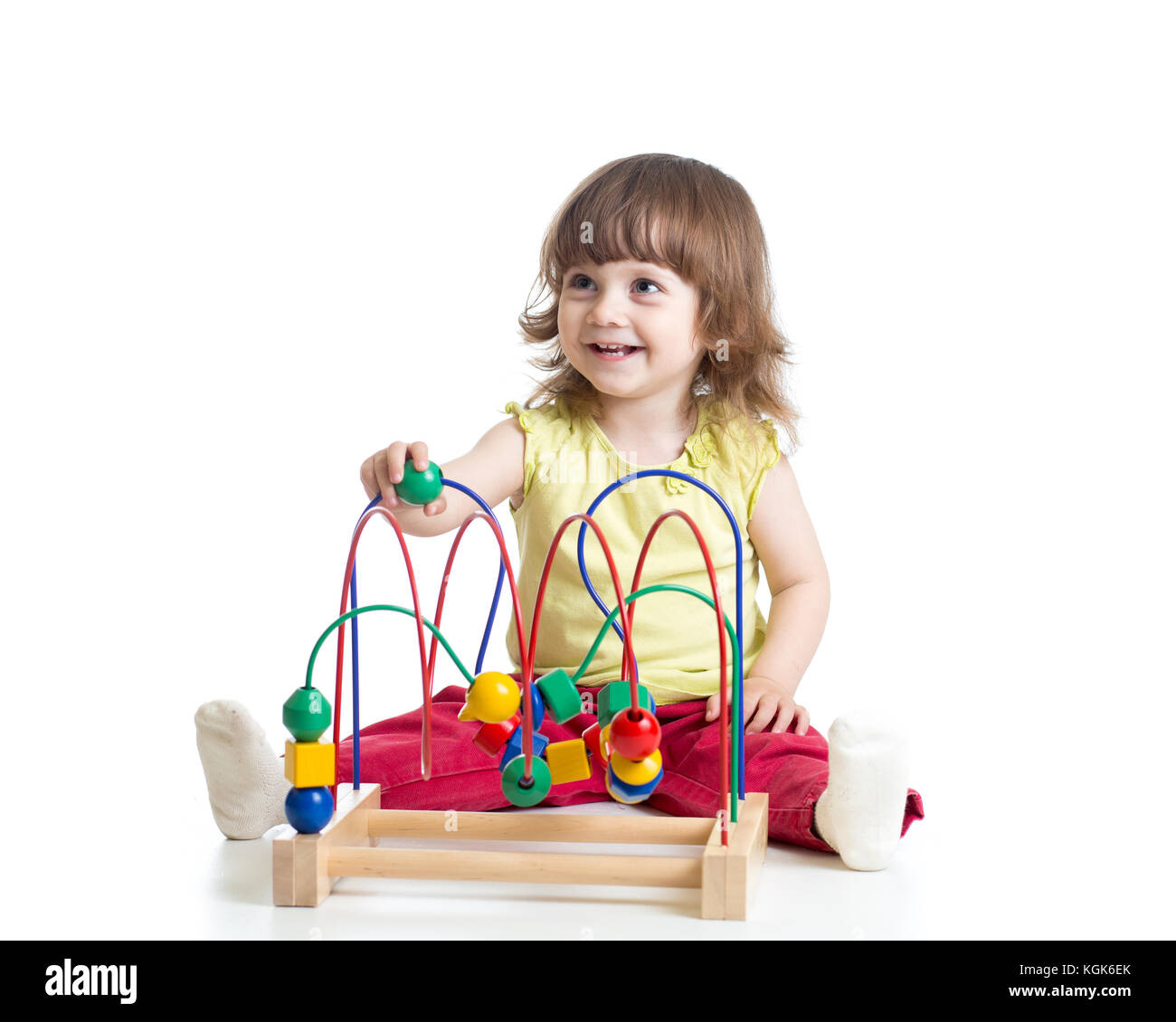 Pretty baby con colore giocattolo educativo, isolato su bianco Foto Stock