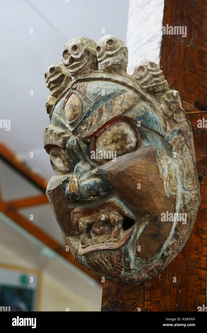 Namche Bazaar, Nepal - 12 settembre 2017 : maschera in legno presso il museo di vita degli sherpa, campo base Everest trek Foto Stock