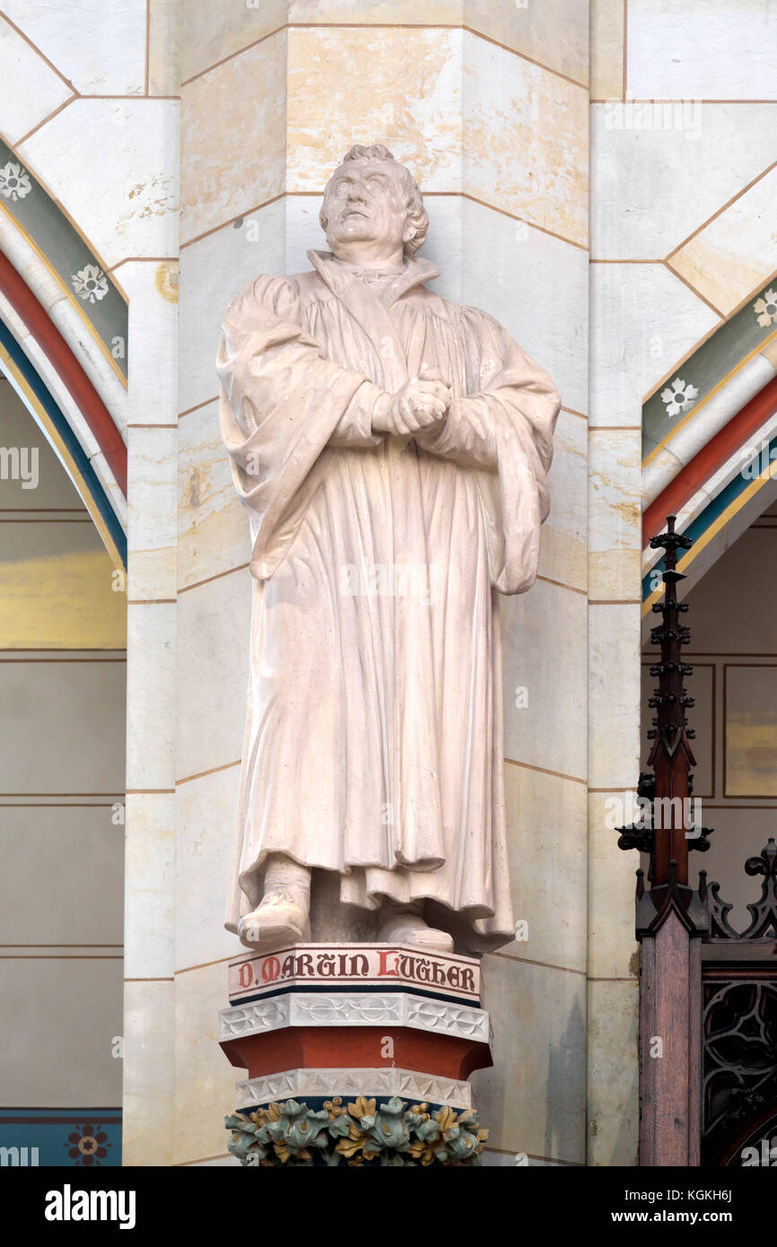 Statua di Martin Luther, chiesa del castello, la città di Lutero Wittenberg, Sassonia-Anhalt, Germania Foto Stock