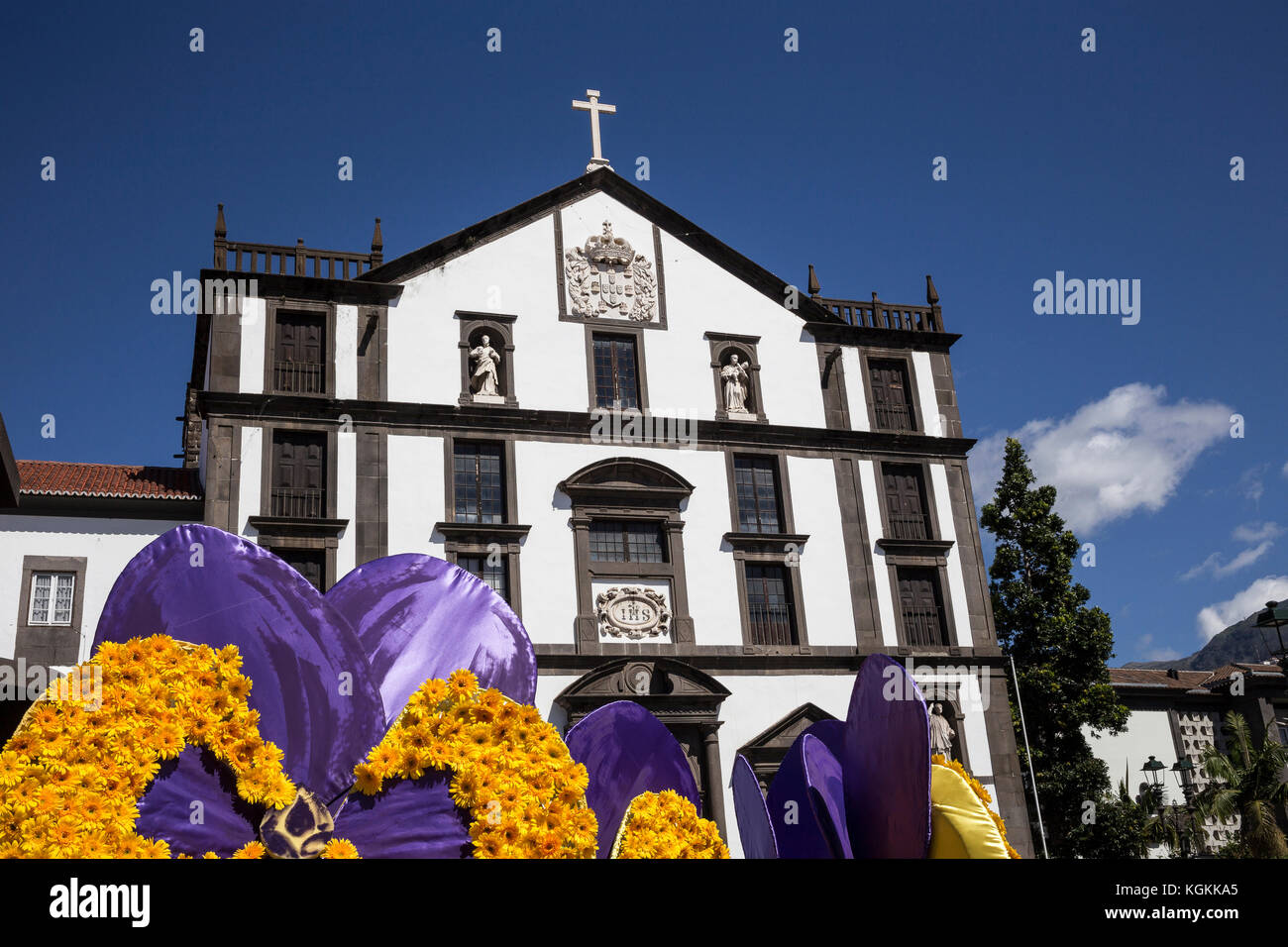 Colegio chiesa nella Rua dos Ferreiros square a Funchal, Madeira, Portogallo Foto Stock